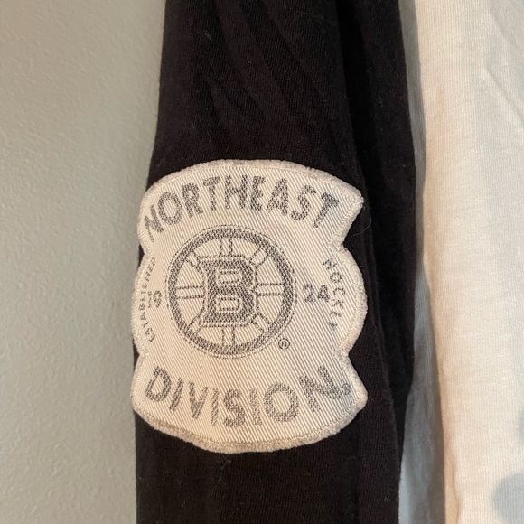 Vintage 47 Brand Boston Bruins Henley - Picture 5 of 5